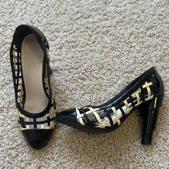 COPY - 🖤Chanel CC Pumps - Picture 13 of 17